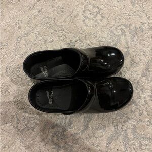Black patent leather Danskos